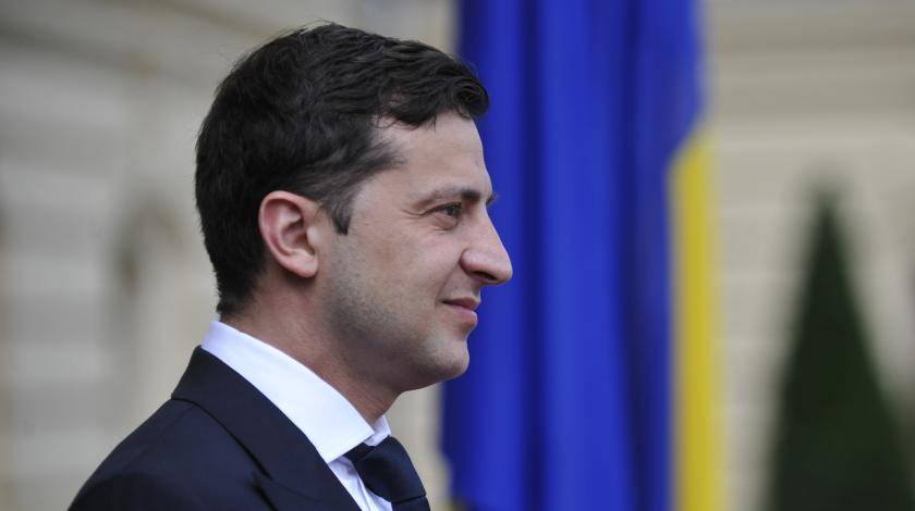 Владимир Зеленский - Олег Волошин - Украинцы заставят Зеленского уйти с поста из-за сотрудничества с МВФ - utro.ru - Украина