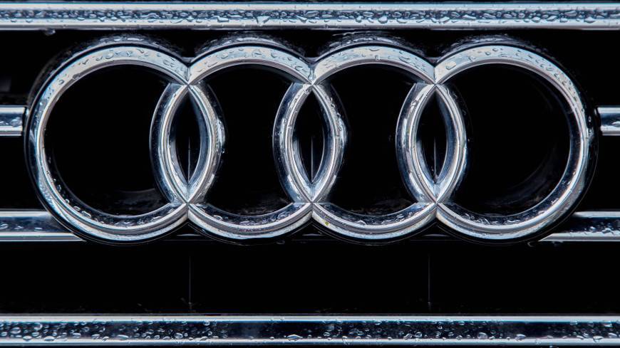 Иван Ракитич - Лионель Месси - Audi отбирает у игроков «Барселоны» бесплатные машины - mir24.tv