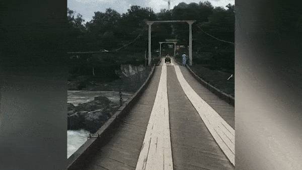Владимир Зеленский - Виктор Медведчук - Юрий Бойко - В Херсоне перевернулся микроавтобус с избирательными бюллетенями. - daylynews.ru - Украина - Киев - Львов - Херсон - Запорожье - Херсонская обл.