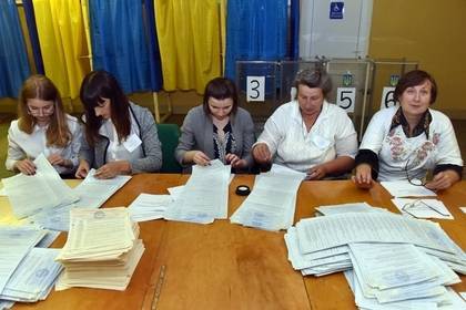 Владимир Зеленский - Петр Порошенко - Святослав Вакарчук - Виктор Медведчук - Юлия Тимошенко - Олег Ляшко - Состав проходящих в Раду партий изменился после обработки трети голосов - lenta.ru - Украина