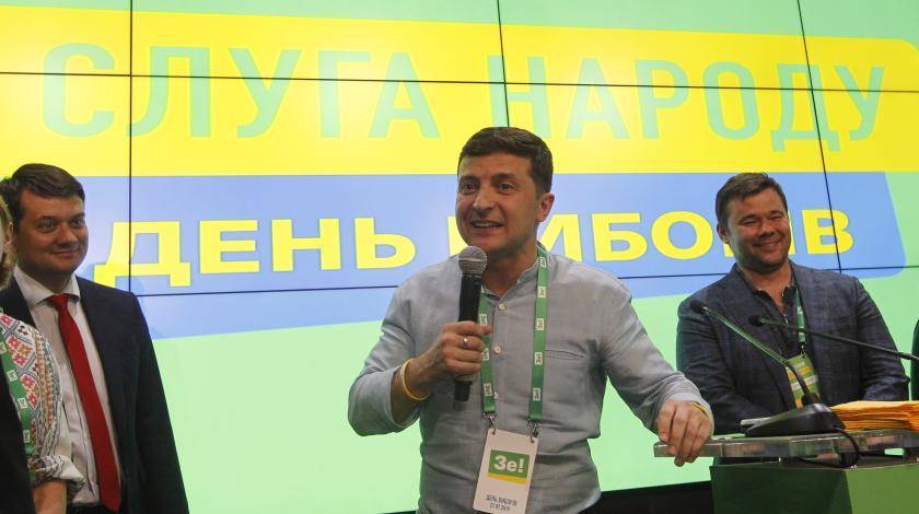 Владимир Зеленский - Петр Порошенко - Юрий Бойко - Юлий Тимошенко - Украинский парламент окажется в руках соратников Зеленского - utro.ru - Украина