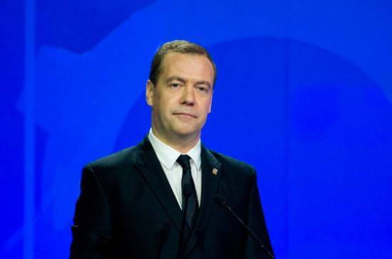 Дмитрий Медведев - Андрей Макаров - Кабмин наградил депутатов Госдумы Макарова и Симановского медалями Столыпина - pnp.ru - Россия - Российская Империя