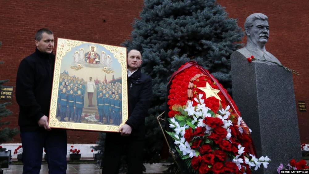 Иосиф Сталин - В Липецке неизвестные залили памятник Сталину монтажной пеной - svoboda.org - Россия - Липецк