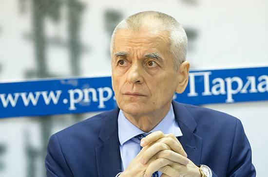 Геннадий Онищенко - Онищенко назвал норму в пять килограммов фруктов в ручной клади двусмысленной - pnp.ru - Россия
