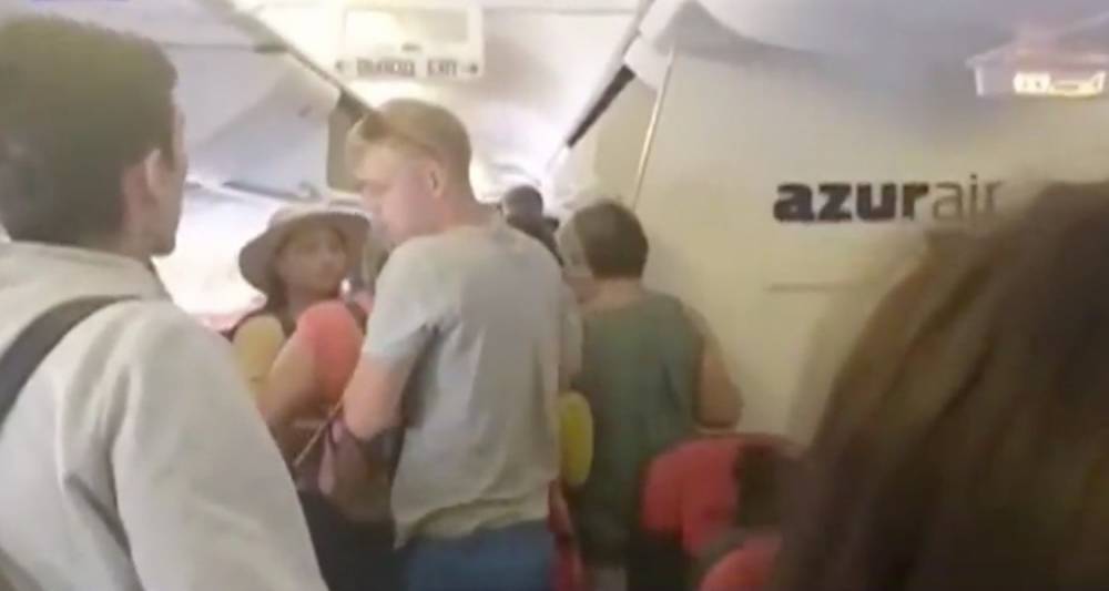 Azur Air доставит людей из Антальи во Внуково тремя рейсами - m24.ru - Москва - Россия - Рига