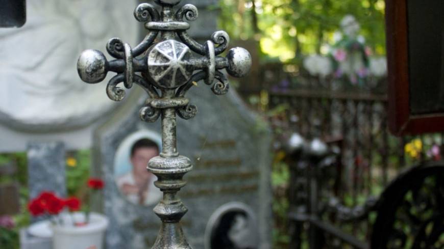 Алена Апина - Названы самые популярные и самые необычные эпитафии на могилах россиян - mir24.tv - Россия - Англия - Уфа