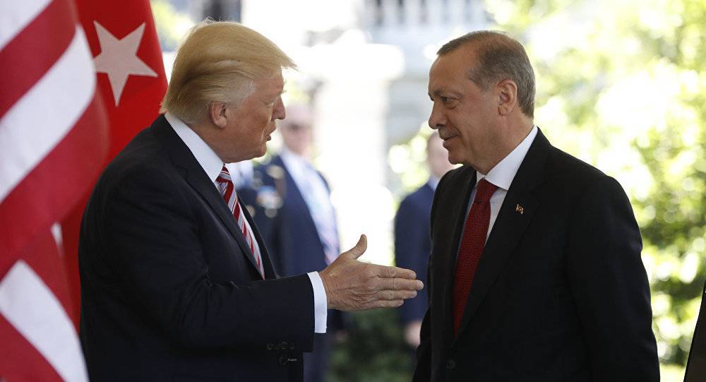 Дональд Трамп - Мевлют Чавушоглу - МИД Турции: Трамп не хочет вводить санкции против Турции из-за сделки с Россией - news-front.info - Россия - США - Вашингтон - Турция - Анкара