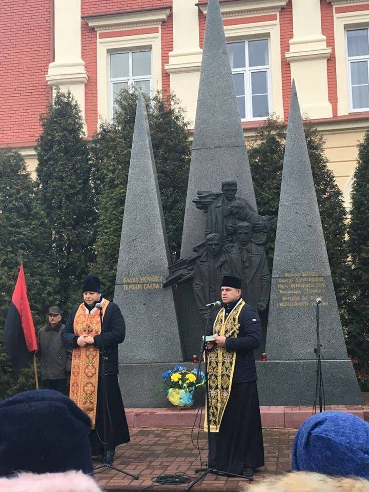 Эдуард Долинский - На Украине презентовали фильм памяти преступников ОУН - news-front.info - Украина - Львов - Ивано-Франковск - Львовская обл.