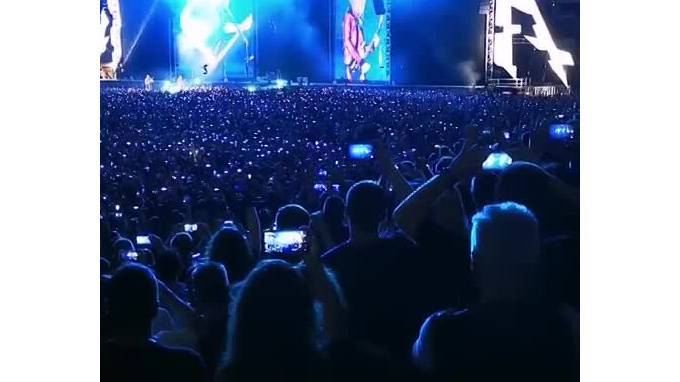 Metallica исполнила "Группу крови" на большом концерте в Лужниках - piter.tv - Москва - Россия - Лужники