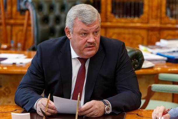Владимир Путин - Сергей Гапликов - Сергей Гапликов поручил ежегодно выделять миллиард рублей на льготы семьям с детьми - bnkomi.ru - Россия - респ. Коми