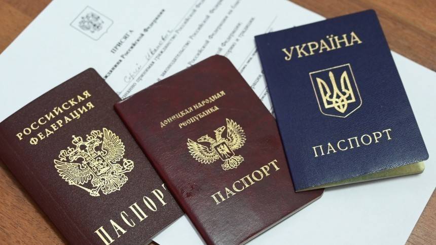 Владимир Путин - Олег Морозов - Александр Данилюк - Москва ответит на санкции за выдачу паспортов в Донбассе - 5-tv.ru - Москва - Россия - Украина - Киев - ДНР - ЛНР - Донбасс