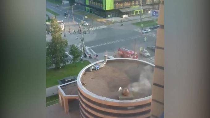 Видео: на проспекте Королева тушили ирландский паб - piter.tv - Санкт-Петербург - Колпино