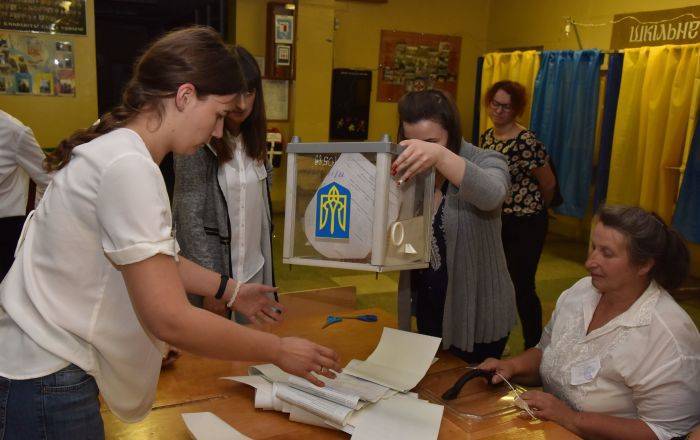 Петр Порошенко - Ростислав Ищенко - Юлий Тимошенко - Движение ради движения, или Чем уникальны украинские выборы - ru.armeniasputnik.am - Россия - Украина