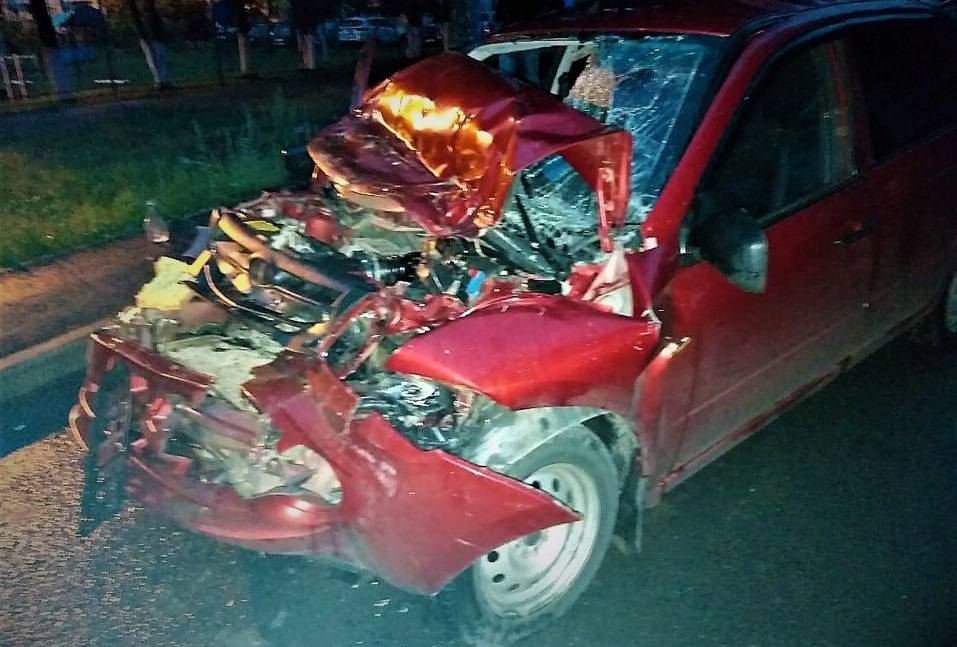 В Уфе легковушка влетела в фуру: пострадали три человека - bash.news - Башкирия - Уфа - район Иглинский