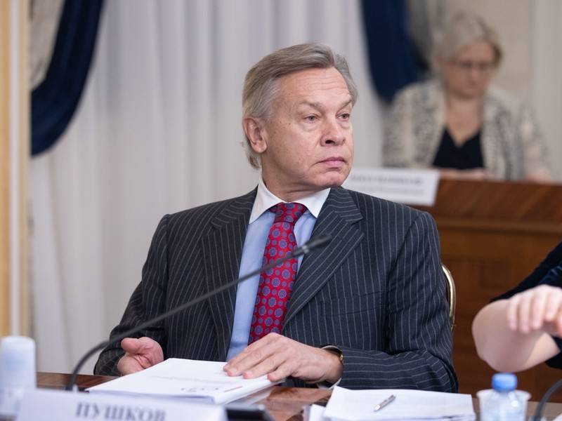 Владимир Зеленский - Алексей Пушков - Александр Турчинов - Слова Турчинова о рабстве украинцев возмутили Пушкова - news.ru - Россия - США - Украина