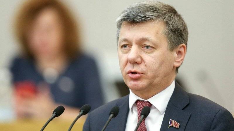 Дмитрий Новиков - Александр Бабаков - Депутат уверен, что суд в США выполнял политический заказ, разрешив цензуру на Facebook - polit.info - Россия - США - Сан-Франциско - шт. Калифорния