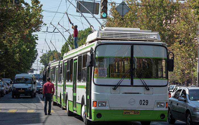 В Ереване троллейбус сбил пешехода на загруженном перекрестке - ru.armeniasputnik.am - Армения - Ереван
