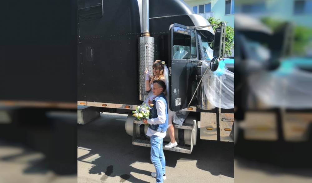 Свадебный кортеж из тягачей в Смоленске: от задумки до воплощения - readovka.ru - Смоленск