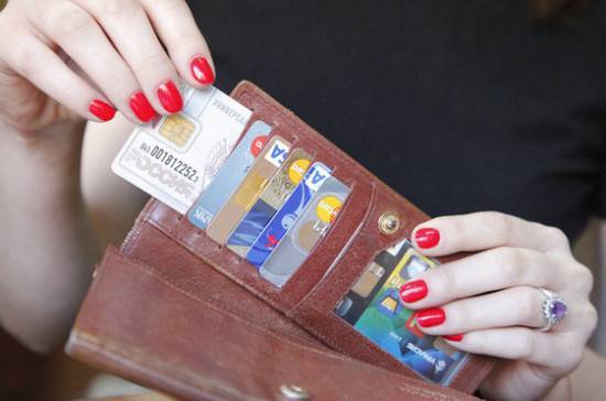 Наталья Смирнова - Эксперт рассказала, почему россияне предпочитают пользоваться одной банковской картой - pnp.ru