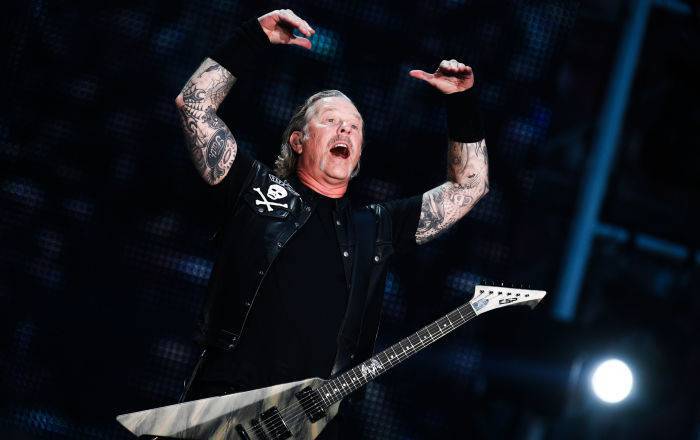 Виктор Цой - Зал сначала онемел, а потом орал в истерике: Metallica спела в Москве "Группу крови" Цоя - ru.armeniasputnik.am - Россия