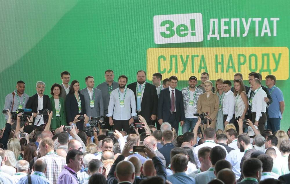 Владимир Зеленский - Петр Порошенко - Святослав Вакарчук - Юлия Тимошенко - Партия Зеленского лидирует на выборах в Раду с 43,1% после обработки более 90% протоколов - tass.ru - Украина - Киев