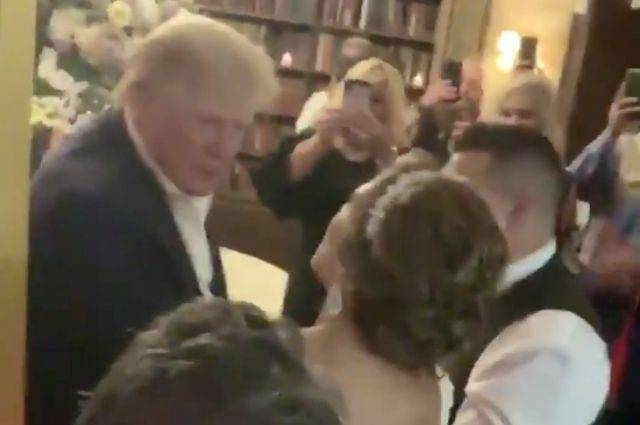 Дональд Трамп - Трамп приехал на свадьбу к своим фанатам - aif.ru - США - шт.Нью-Джерси