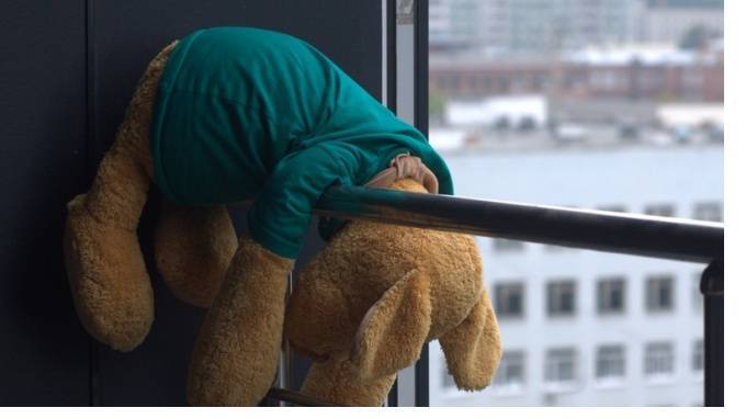 В подмосковной Балашихе 2-летний мальчик выжил после падения с 9 этажа - piter.tv - Московская обл. - респ. Дагестан