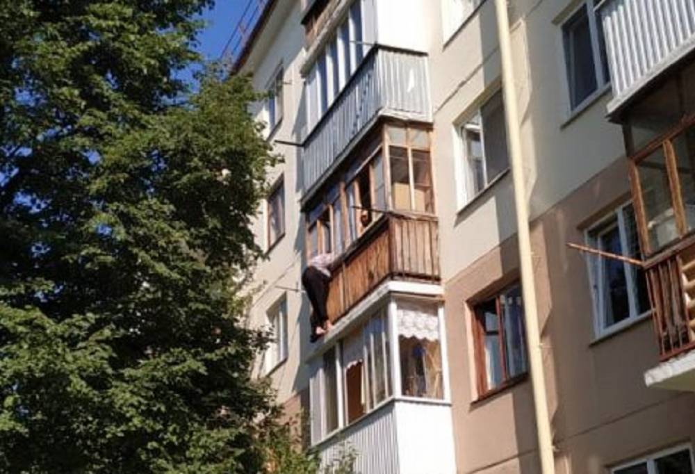 В Уфе женщина выпала из окна балкона - bash.news - Уфа