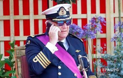король Филипп - Принц Бельгии на параде «завис» в смартфоне и пропустил гимн - cursorinfo.co.il - Бельгия