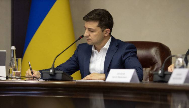 Владимир Зеленский - Петр Порошенко - Святослав Вакарчук - Юрий Бойко - Юлия Тимошенко - Партия Зеленского с 42,45% лидирует на выборах в Раду после обработки 50% голосов - newtvnews.ru - Украина