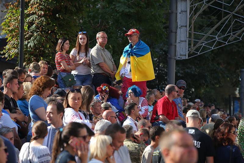 Владимир Зеленский - Дмитрий Разумков - Андрей Богдан - Сергей Цеков - Украина вернет русскому языку статус официального? - tvc.ru - Украина - Крым - Донецк - Луганск