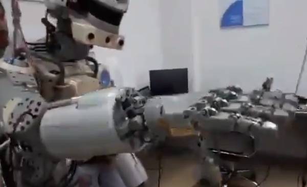 Дмитрий Рогозин - Робот «Фёдор» сам попросил переименовать себя в Skybot - govoritmoskva.ru - Россия