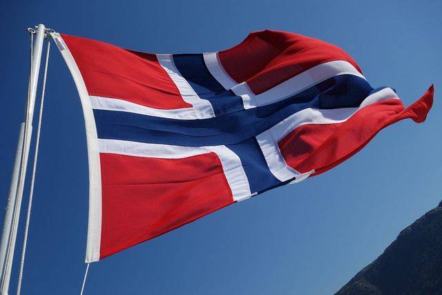 Андерс Брейвик - В Норвегии осквернили памятник жертвам Брейвика в день годовщины терактов - aif.ru - Норвегия - Осло