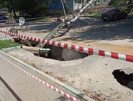 Провал грунта образовался на&nbsp;улице Ковалихинской из-за утечки на&nbsp;водопроводе - vgoroden.ru