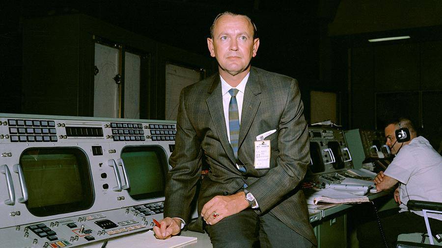 Нил Армстронг - Майкл Коллинз - В США скончался первый руководитель полетов космических миссий NASA - iz.ru - США