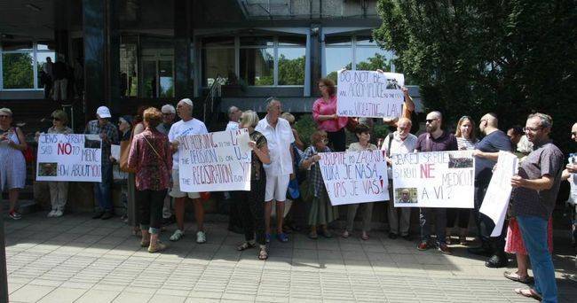 Евреи Белграда устроили протест под Министерством юстиции - ofigenno.com - Англия - Сербия - Белград