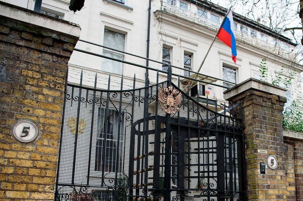 В посольстве РФ призвали Лондон отказаться от услуг "Белых касок". РЕН ТВ - ren.tv - Россия - США - Сирия - Англия - Лондон