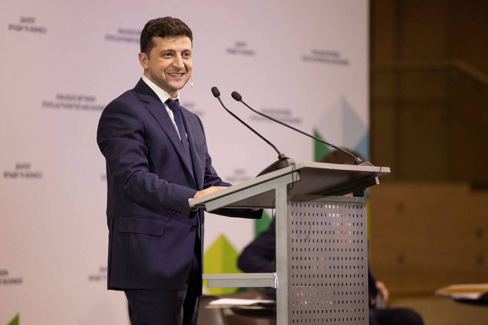 Владимир Зеленский - Петр Порошенко - Святослав Вакарчук - Юрий Бойко - Юлия Тимошенко - Партия Зеленского увеличила отрыв на выборах в Раду - tvc.ru - Украина