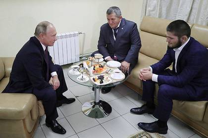 Владимир Путин - Хабиб Нурмагомедов - Дастин Порье - Абдулманап Нурмагомедов - Отец Нурмагомедова рассказал о поддержке Путина - lenta.ru - Россия - респ. Дагестан