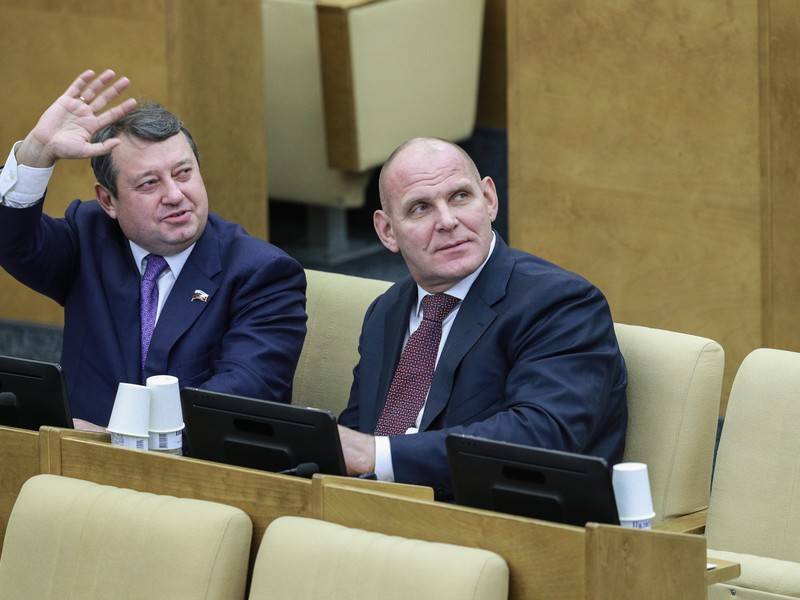 Владимир Путин - Сергей Лавров - Валентина Матвиенко - Российским чиновникам хотят предписать скромный дресс-код - news.ru