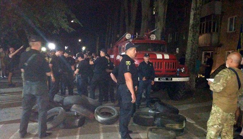 На Донбассе после выборов в Раду разгорается «Майдан» — манифестанты вооружаются шинами - news-front.info - Украина - обл. Донецкая - Покровск