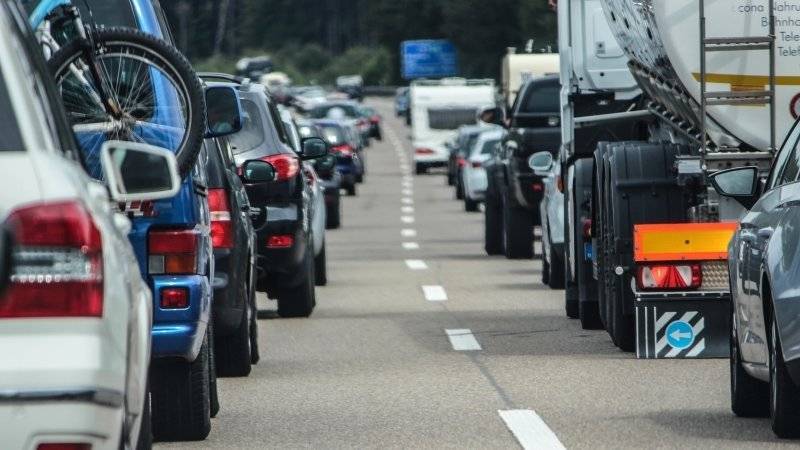 Почти половина людей опаздывают на рейс из-за дорожных ситуаций - polit.info