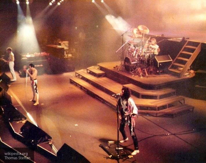 Queen снимет новые клипы по случаю рекордной отметки просмотров Bohemian Rhapsody - newinform.com - Англия