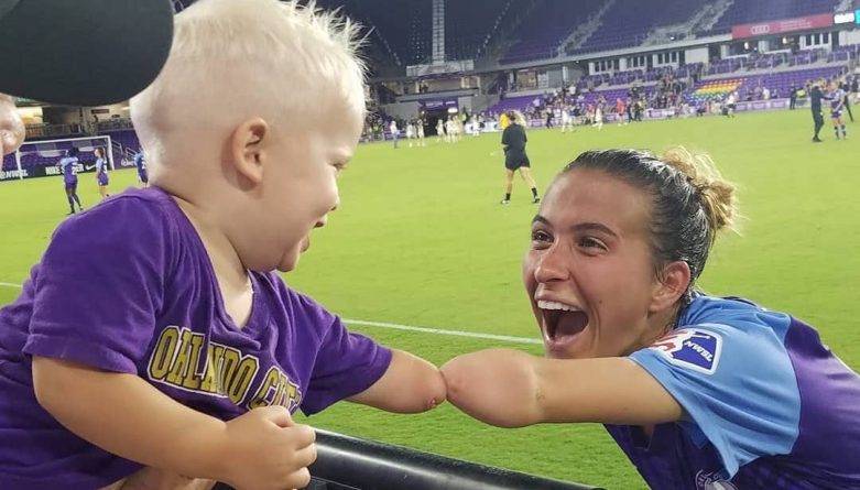 Малыш из Флориды родился без руки, футболистка из Orlando Pride — тоже. Их совместное фото стало вирусным - usa.one - шт.Флорида - шт. Калифорния