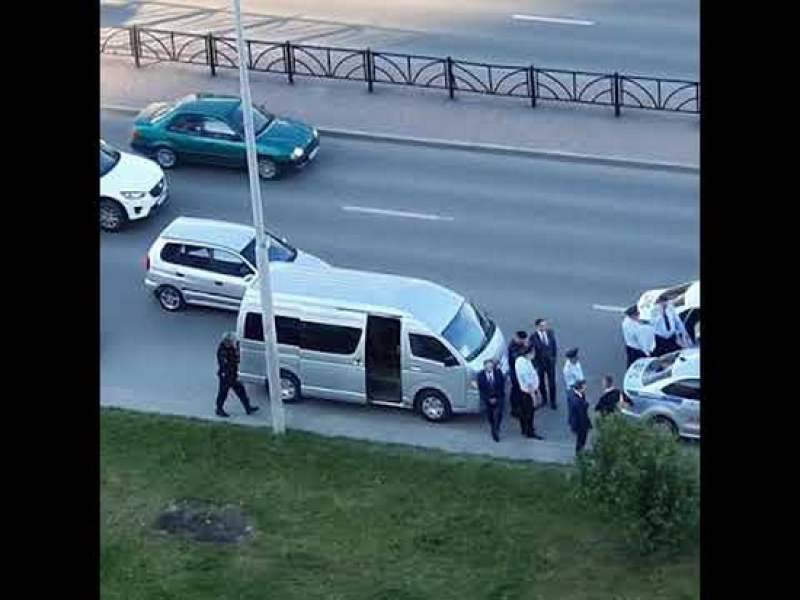 Владимир Путин - Валерий Горелых - Перед кортежем Путина на Урале двое мужчин положили муляж бомбы - dayonline.ru - Россия - Екатеринбург - Свердловская обл.