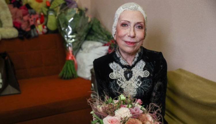 Марк Варшавер - Инна Чурикова - Инна Чурикова идет на поправку после падения со сцены - newtvnews.ru