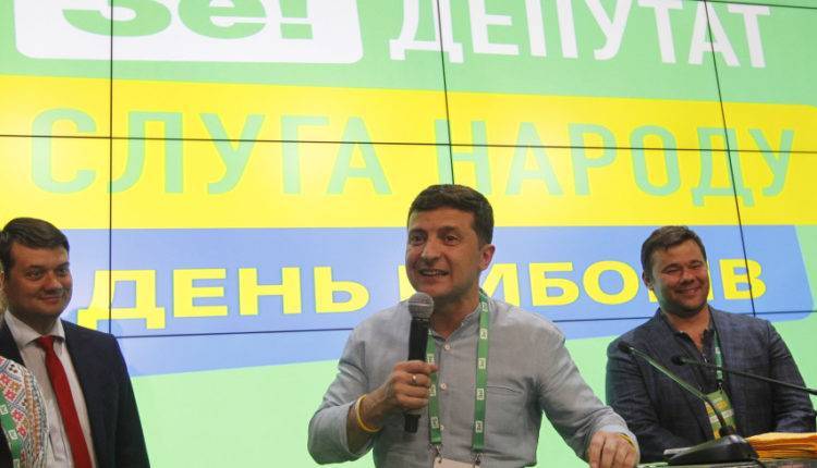 Владимир Зеленский - Петр Порошенко - Святослав Вакарчук - Юлия Тимошенко - Партия Зеленского с 42,83% сохраняет лидерство на выборах в Раду после подсчета 80% голосов - newtvnews.ru - Украина