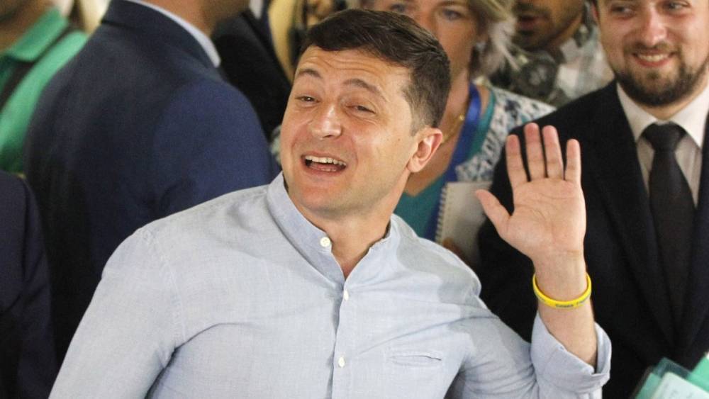 Владимир Зеленский - Алексей Журавко - Экс-депутат Рады рассказал, на каких условиях готов купить золотой бюст Зеленского - riafan.ru - Украина