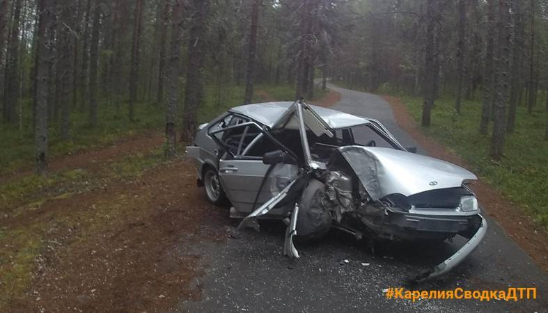 Автомобиль протаранил дерево: пять человек пострадали в ДТП в Карелии — Информационное Агентство "365 дней" - 365news.biz - Карелия - Сегежа