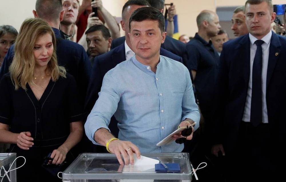 Владимир Зеленский - Виталий Портников - Эксперт о результатах выборов в ВР: украинцы переложили всю ответственность за светлое будущее на Зеленского - news-front.info - Украина